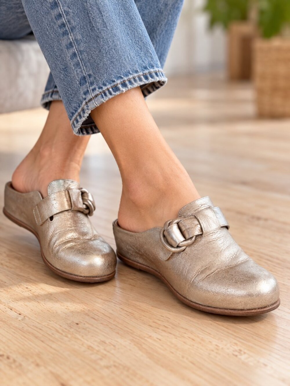 Kork-Ease Women’s 6.5 Metallic Gold Leather Mule Clogs Slip On Shoes